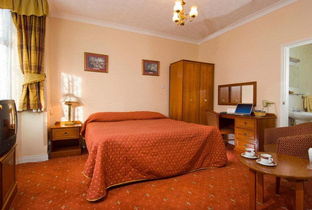 Wat zijn de beste hotels in de buurt van Basildon Park? Reading Kamer foto