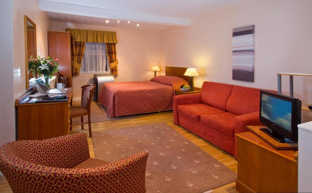 Wat zijn de beste hotels in de buurt van Basildon Park? Reading Kamer foto